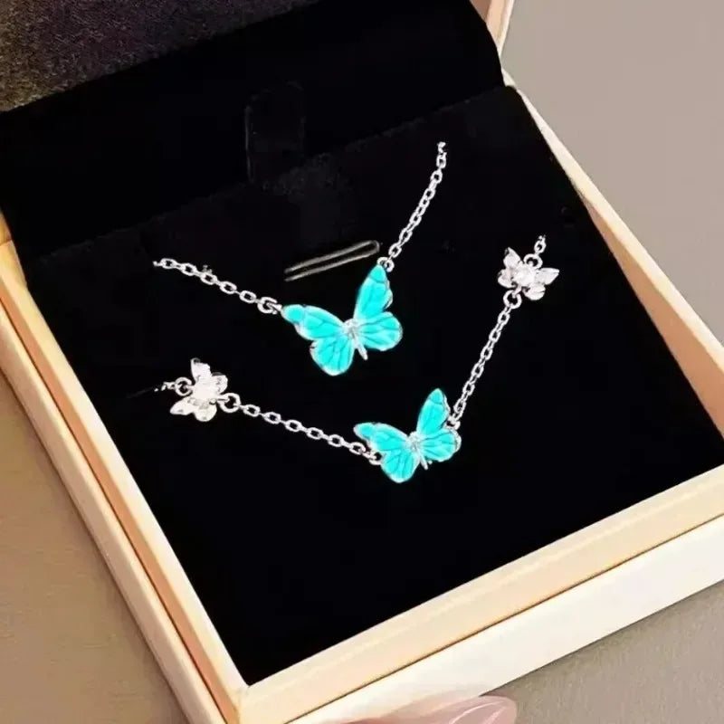 2pcs Luminous Butterfly Necklace Bracelet Set for Women Glow in The Dark Pendant Necklace Christmas New Year Party Jewelry Gift